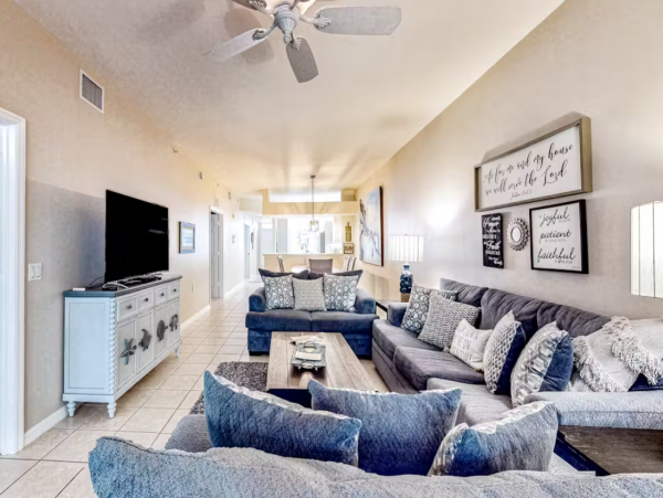 Naples Vacation Condo with 2 Bedrooms, Pool & Tennis Courts