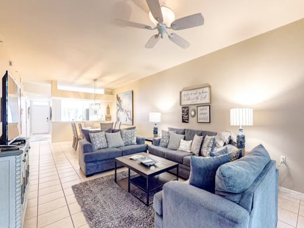Naples Vacation Condo with 2 Bedrooms, Pool & Tennis Courts