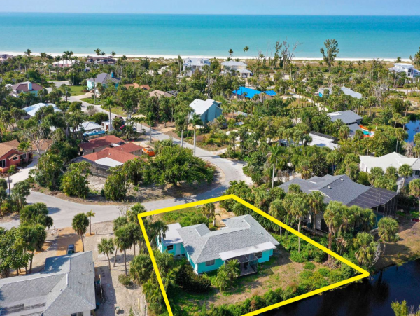 Waterfront Paradise with 3 Bedrooms in Sanibel