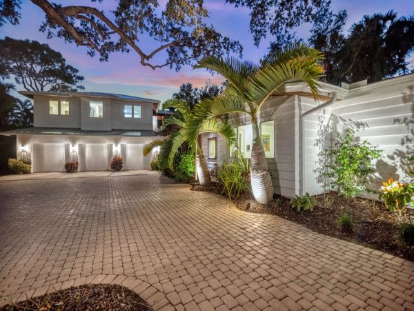 Five Bedroom Walk to Beach Vacation Rental Home in Siesta Key