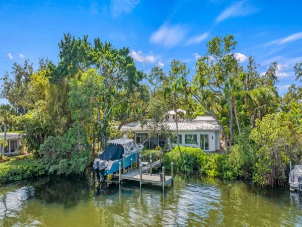 Five Bedroom Walk to Beach Vacation Rental Home in Siesta Key