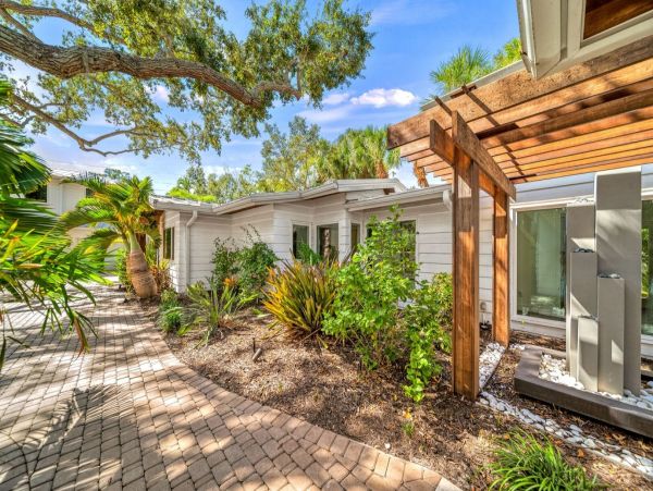 Five Bedroom Walk to Beach Vacation Rental Home in Siesta Key