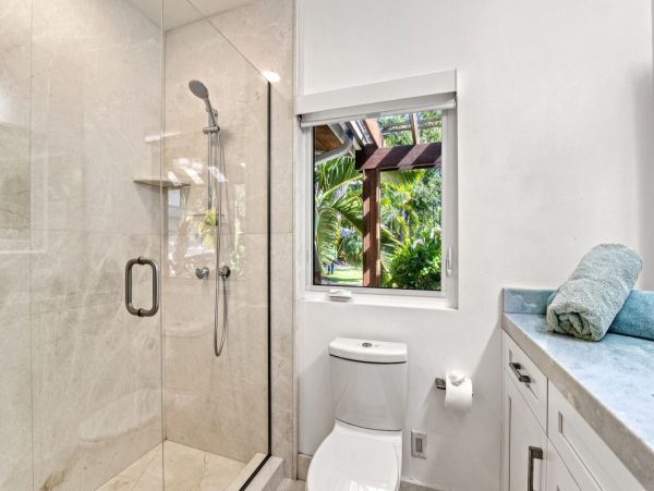Five Bedroom Walk to Beach Vacation Rental Home in Siesta Key