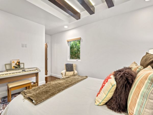 Five Bedroom Walk to Beach Vacation Rental Home in Siesta Key