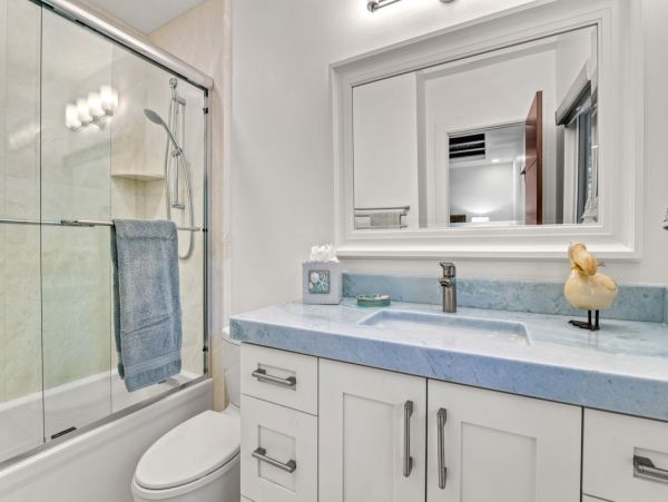 Five Bedroom Walk to Beach Vacation Rental Home in Siesta Key