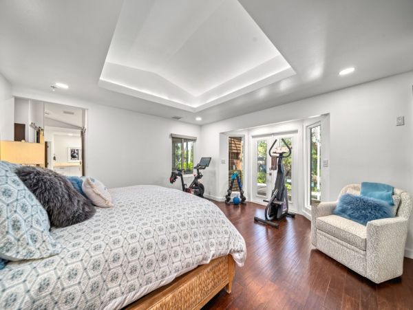 Five Bedroom Walk to Beach Vacation Rental Home in Siesta Key