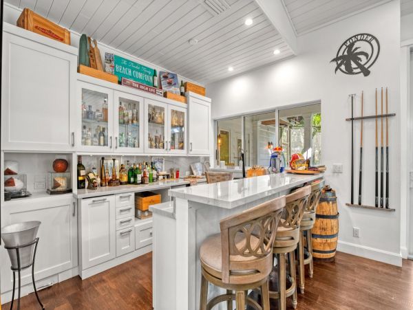 Five Bedroom Walk to Beach Vacation Rental Home in Siesta Key
