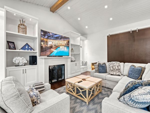 Five Bedroom Walk to Beach Vacation Rental Home in Siesta Key