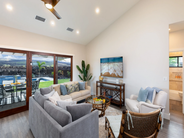 Luxury Three Bedroom Vacation Rental Private Pool & Spa