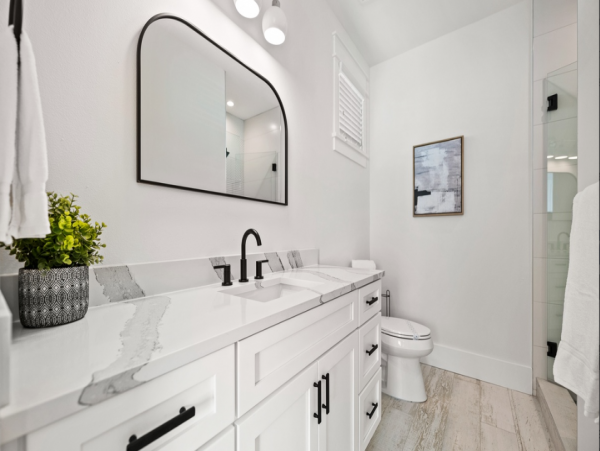 Four Bedroom Luxury Home 2-minute Walk to Beach in Anna Maria