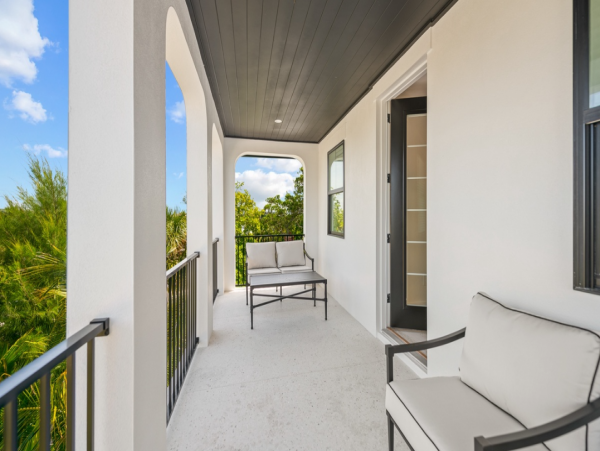 Four Bedroom Luxury Home 2-minute Walk to Beach in Anna Maria