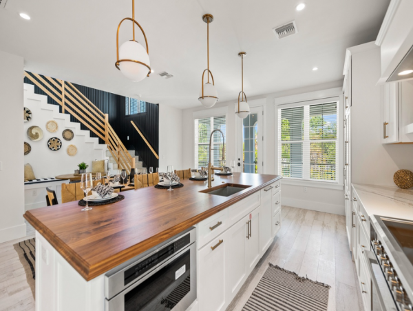 Four Bedroom Luxury Home 2-minute Walk to Beach in Anna Maria
