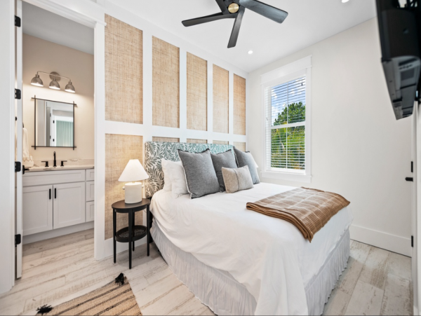 Four Bedroom Luxury Home 2-minute Walk to Beach in Anna Maria