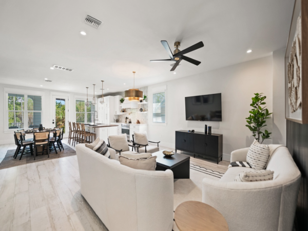 Four Bedroom Luxury Home 2-minute Walk to Beach in Anna Maria