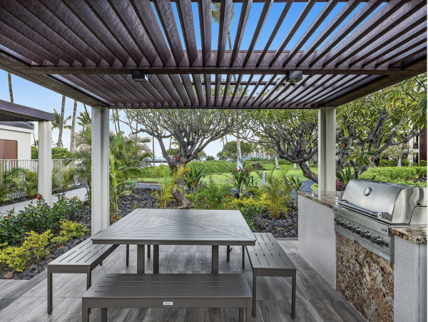 This Luxury Penthouse on the Waimea Awaits Your Arrival