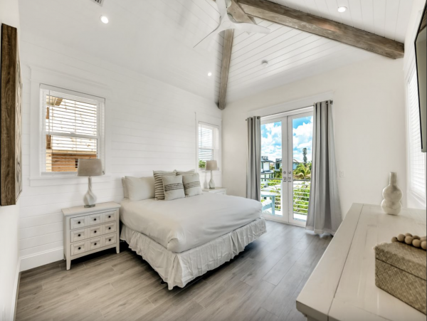 Luxury Lido Key Vacation Villa Stroll to Beach St Armands Circle