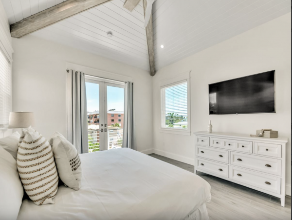 Luxury Lido Key Vacation Villa Stroll to Beach St Armands Circle