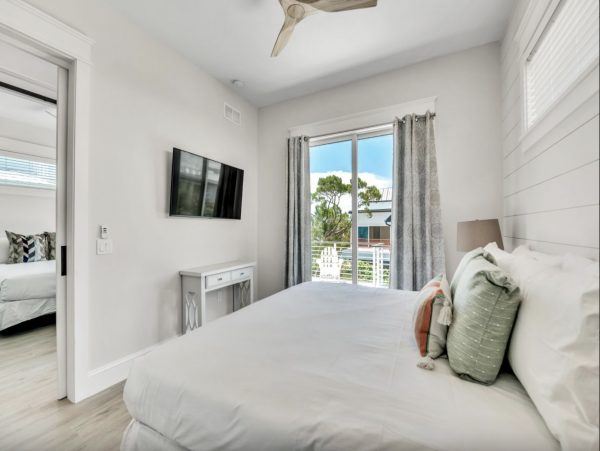 Luxury Lido Key Vacation Villa Stroll to Beach St Armands Circle