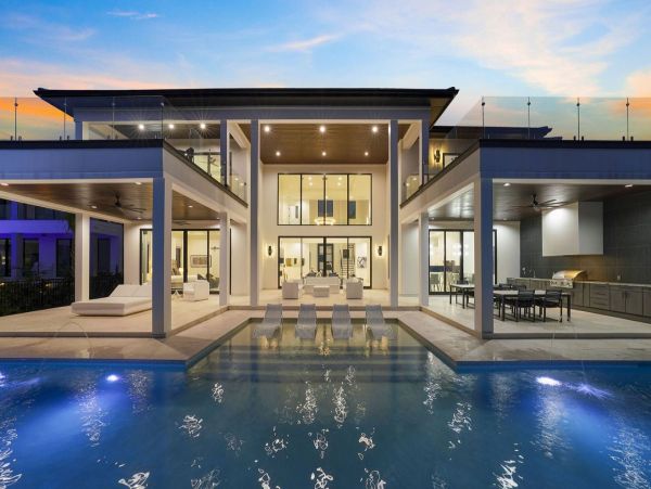 Miramar luxury Vacation Home Eight bedrooms Sleeps 36 Water Views