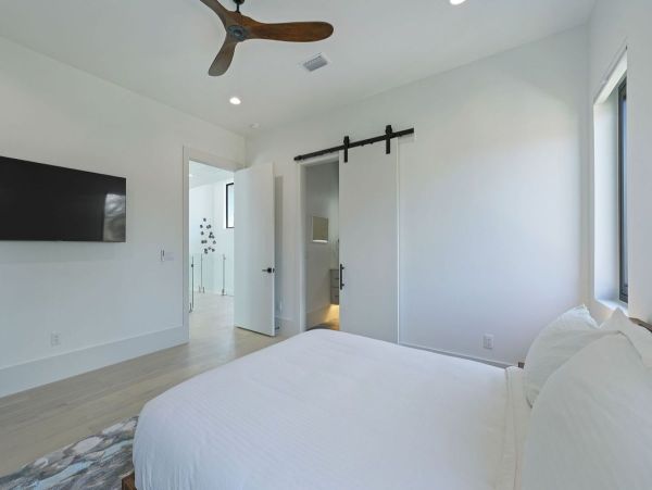 Miramar luxury Vacation Home Eight bedrooms Sleeps 36 Water Views