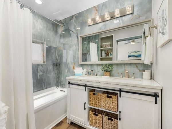Fort Myers Vacation Home Sleeps Ten Guests