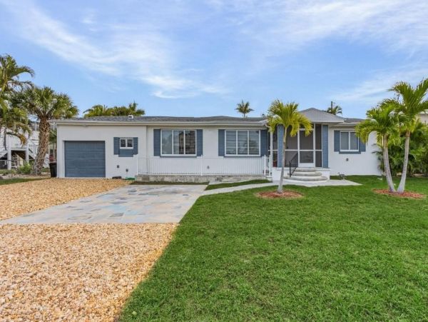 Fort Myers Vacation Home Sleeps Ten Guests