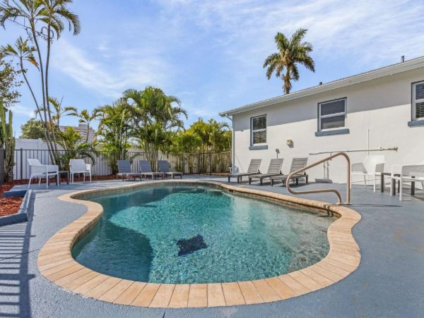Fort Myers Vacation Home Sleeps Ten Guests