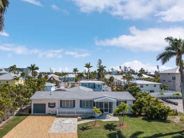 Fort Myers Vacation Home Sleeps Ten Guests
