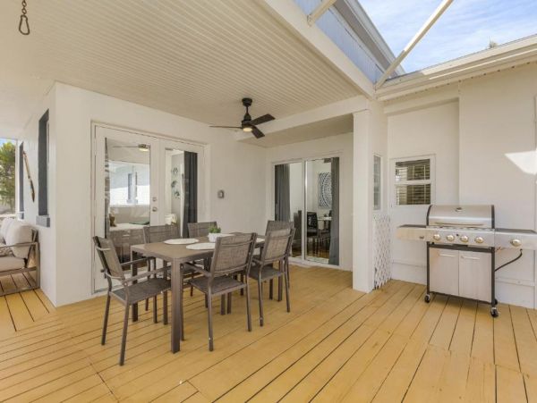 Fort Myers Vacation Home Sleeps Ten Guests