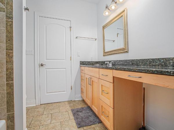 New Buffalo Vacation Home Sleeps 15 Guests