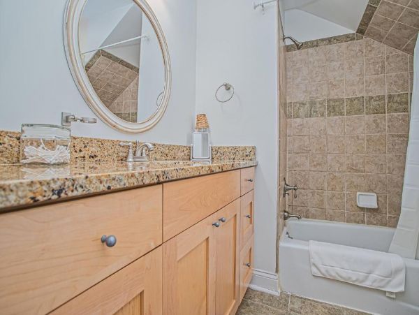 New Buffalo Vacation Home Sleeps 15 Guests