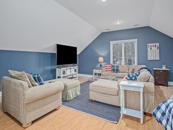 New Buffalo Vacation Home Sleeps 15 Guests