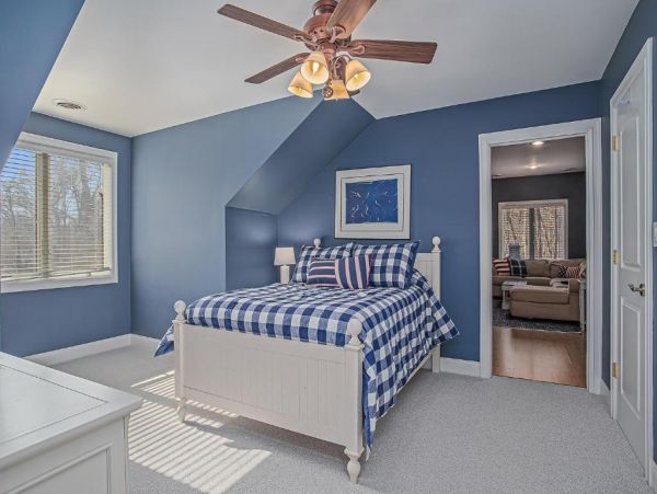 New Buffalo Vacation Home Sleeps 15 Guests