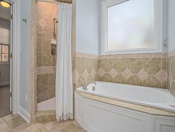 New Buffalo Vacation Home Sleeps 15 Guests