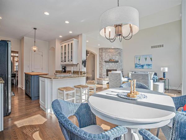 New Buffalo Vacation Home Sleeps 15 Guests