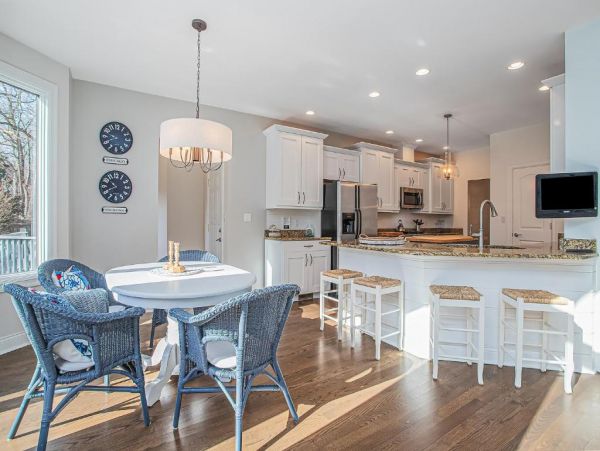New Buffalo Vacation Home Sleeps 15 Guests