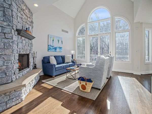 New Buffalo Vacation Home Sleeps 15 Guests