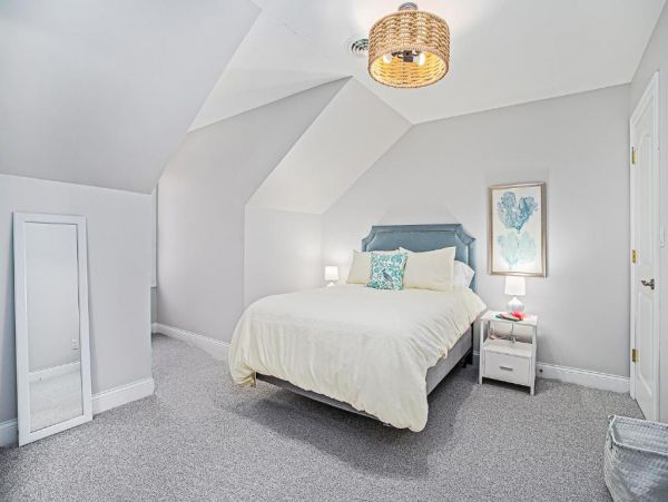 New Buffalo Vacation Home Sleeps 15 Guests