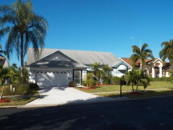 Three Bedroom Pool Vacation Home Gated Community