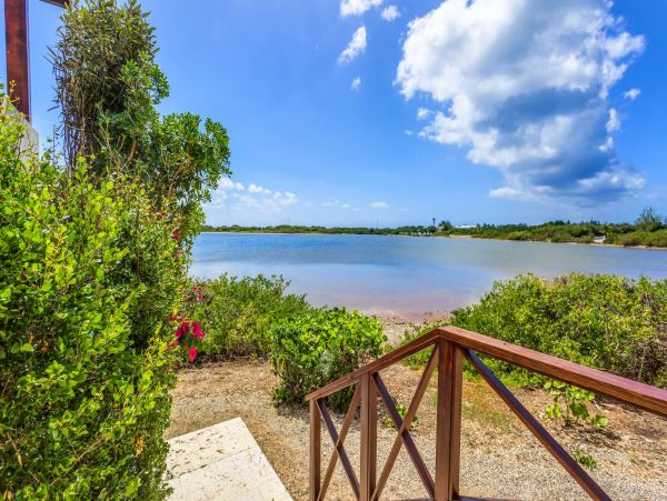 Cayman Islands Gorgeous 3 Bedroom Vacation Pool Home
