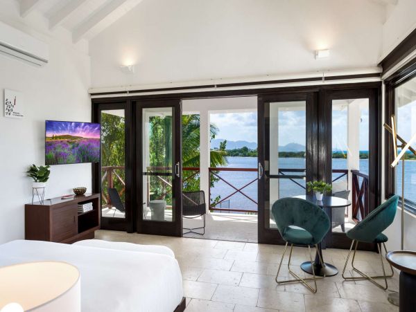 Cayman Islands Gorgeous 3 Bedroom Vacation Pool Home