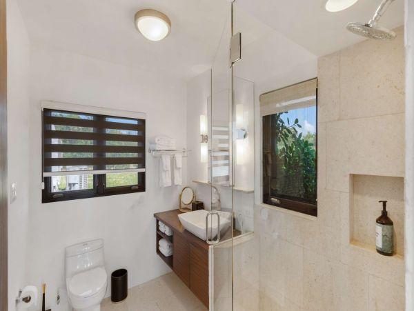 Cayman Islands Gorgeous 3 Bedroom Vacation Pool Home