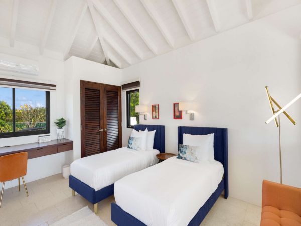 Cayman Islands Gorgeous 3 Bedroom Vacation Pool Home