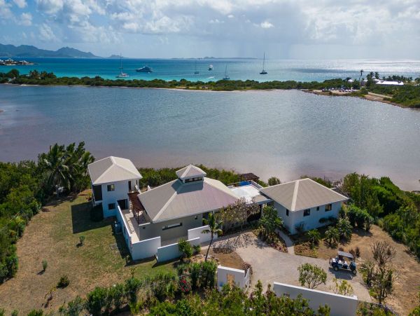 Cayman Islands Gorgeous 3 Bedroom Vacation Pool Home