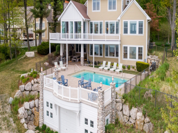Beautiful Home with 6 Bedrooms & Great Views