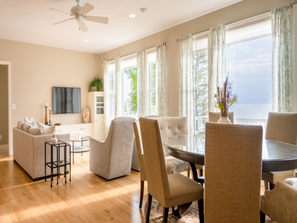 Beautiful Home with 6 Bedrooms & Great Views
