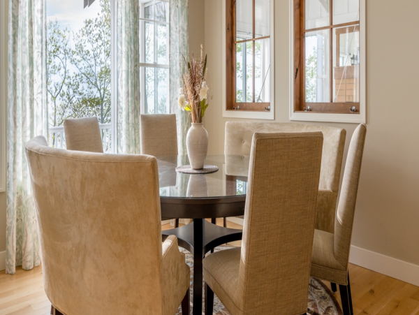 Beautiful Home with 6 Bedrooms & Great Views