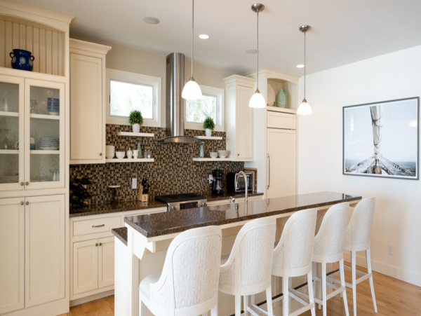 Beautiful Home with 6 Bedrooms & Great Views