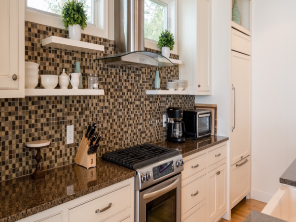 Beautiful Home with 6 Bedrooms & Great Views