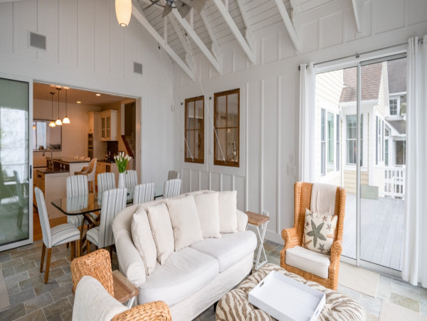 Beautiful Home with 6 Bedrooms & Great Views